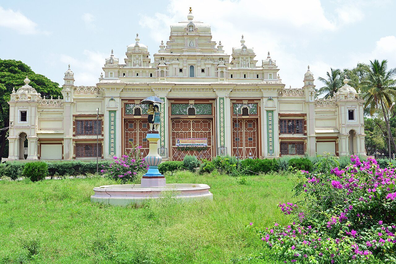 Ayudha Puja at Mysore Palace 2026: Royal Weapon Worship & Vintage Car Fleet Blessing