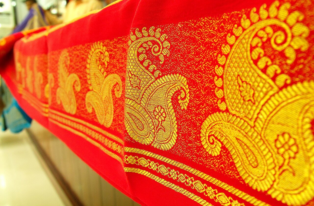 Mysore Silk Sarees Shopping Guide: Genuine KSIC Factory Outlets, Crepe Silk Prices & Pure Zari Testing (2026)